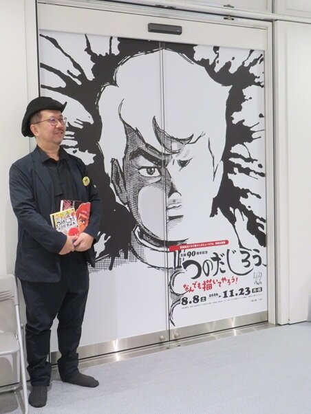 gallery tour_4s.jpg